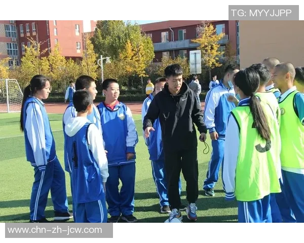 掌握足球接球技巧的全面指南助你提升球技与比赛表现